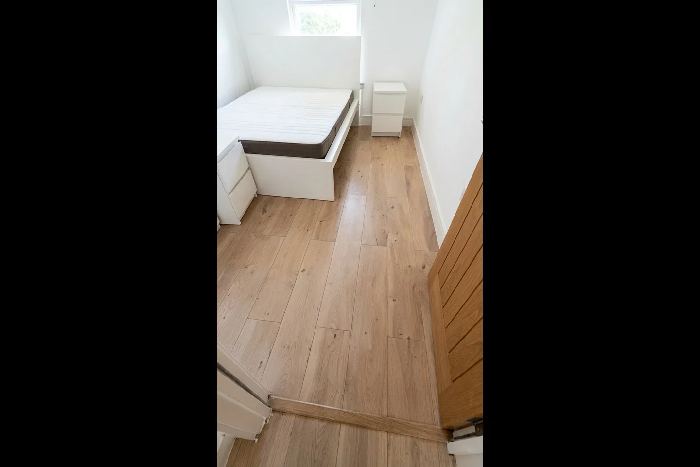 Room Lower Road in Greater London