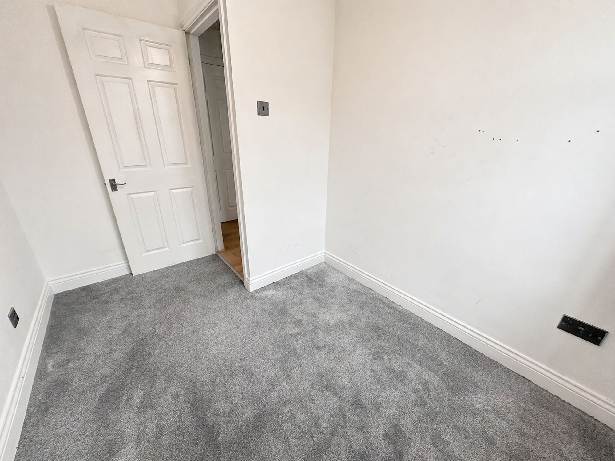 Flat Runnymede Road in Stanford-le-Hope