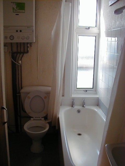 Room Back Burley Lodge Road in Leeds