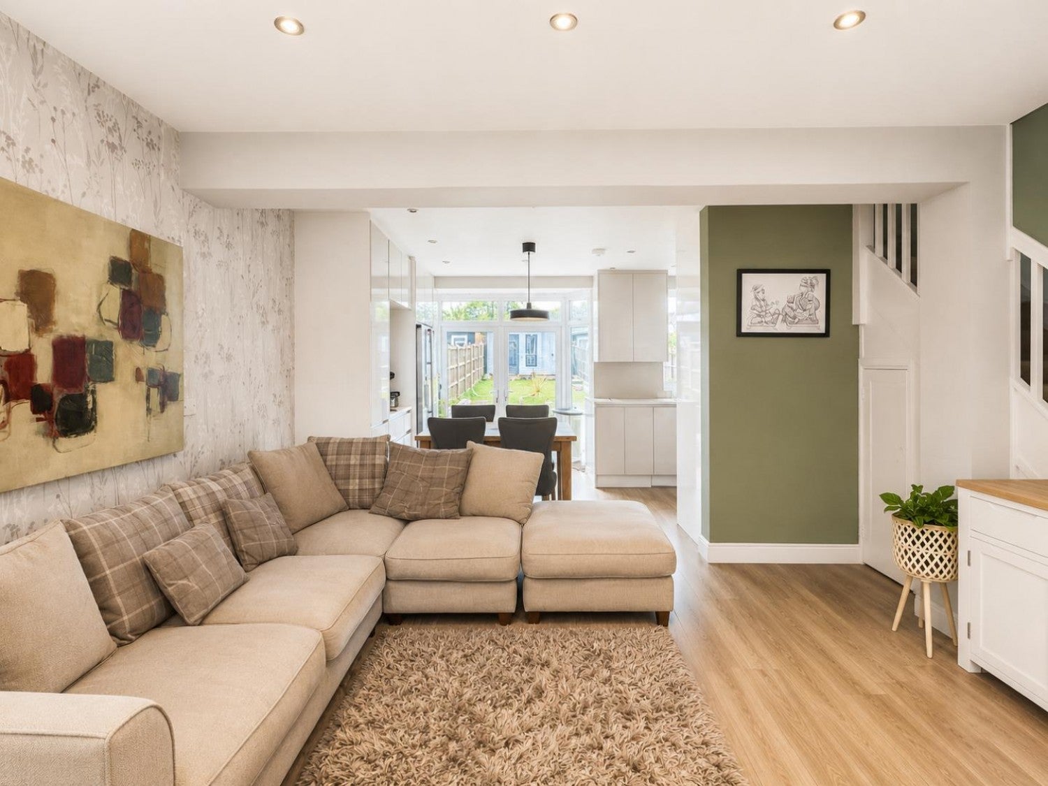 House Henley Avenue in Greater London