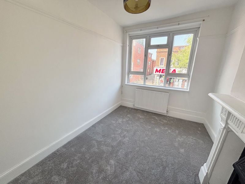 Flat Central Road in Greater London