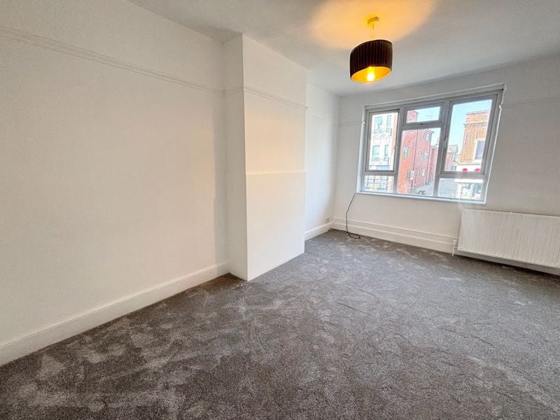 Flat Central Road in Greater London