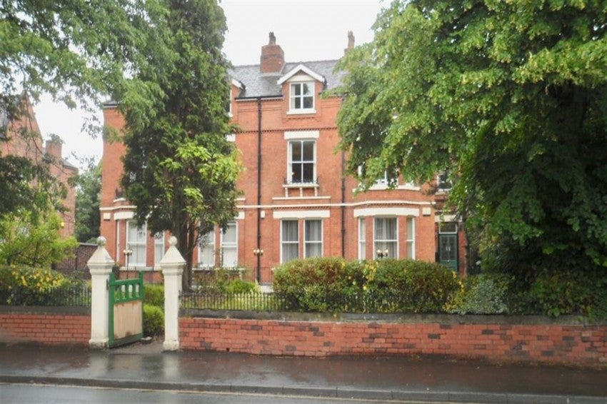 Flat Heaton Moor Road in Stockport