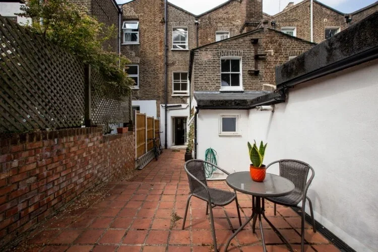 Flat Norwood Road in Greater London