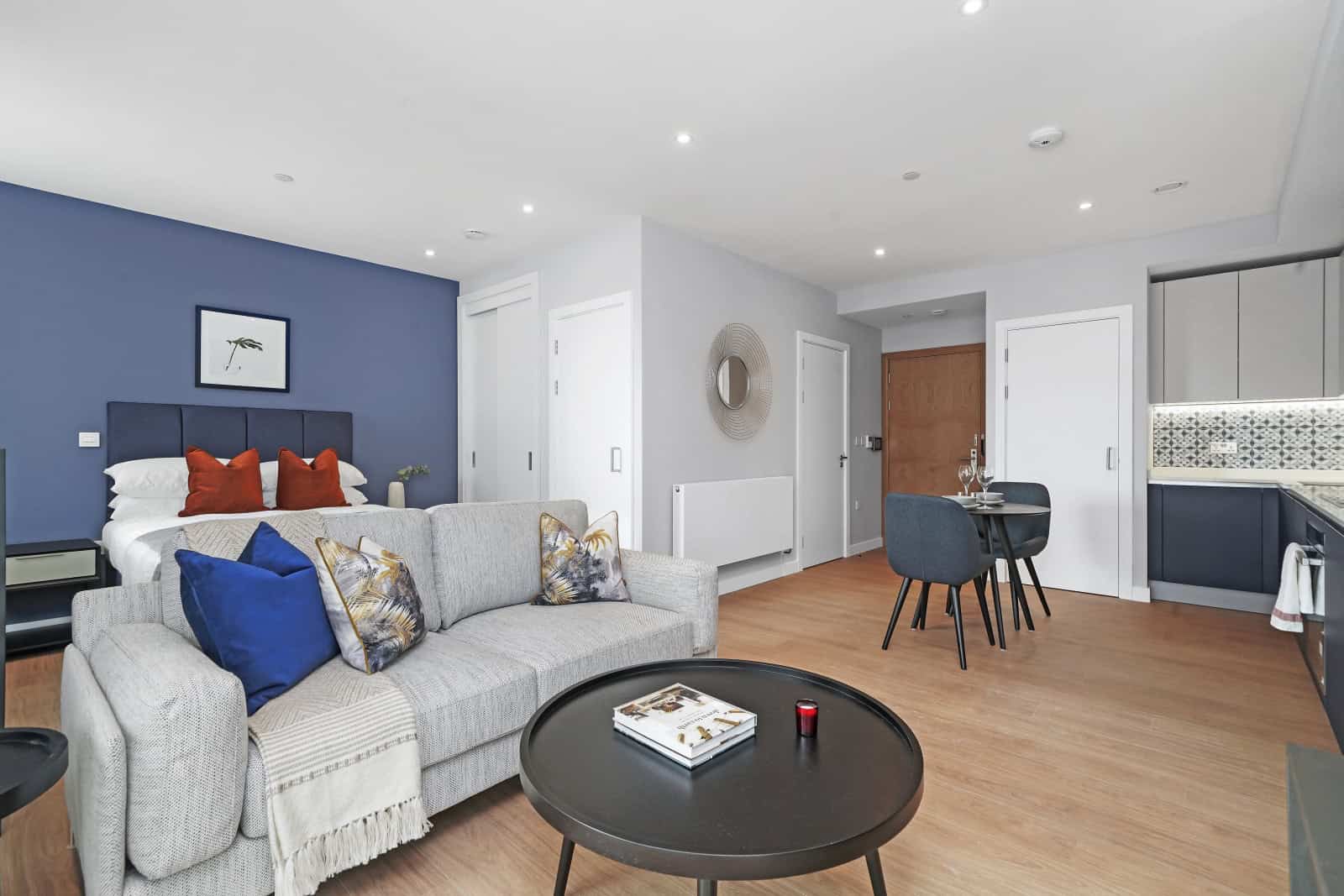 Flat Anthems Way in Greater London