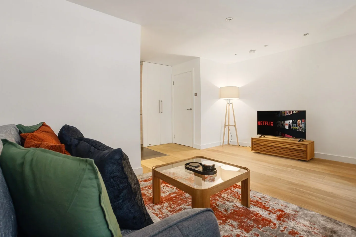 Flat Wheler Street in Greater London