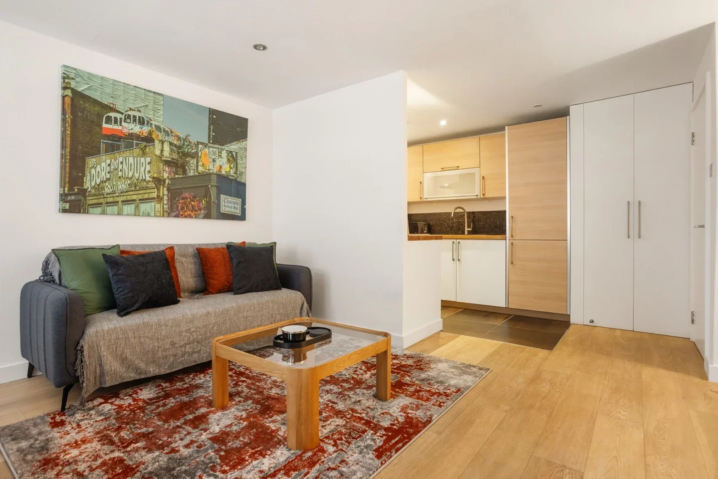 Flat Wheler Street in Greater London
