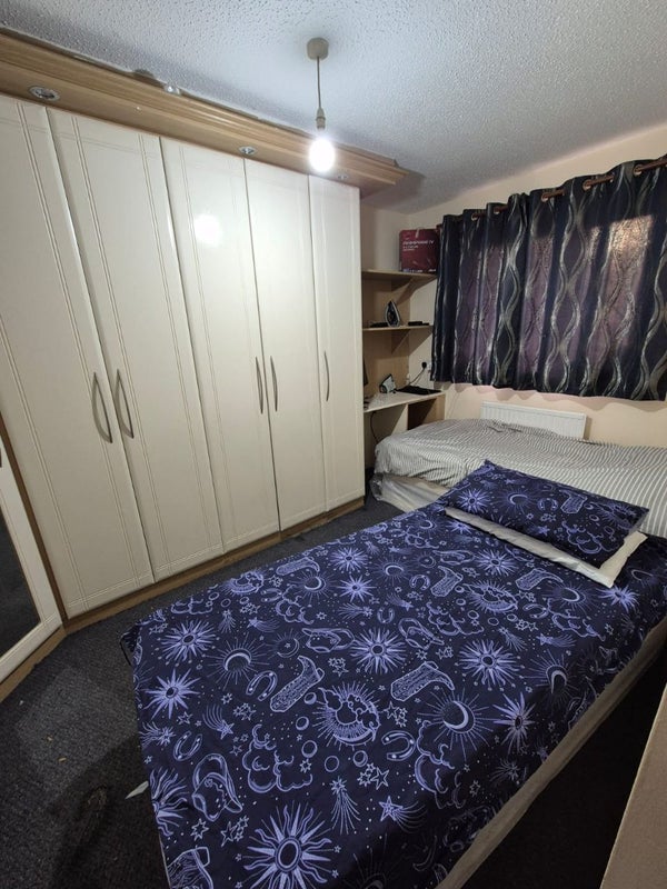 Room Bronte Close in Greater London