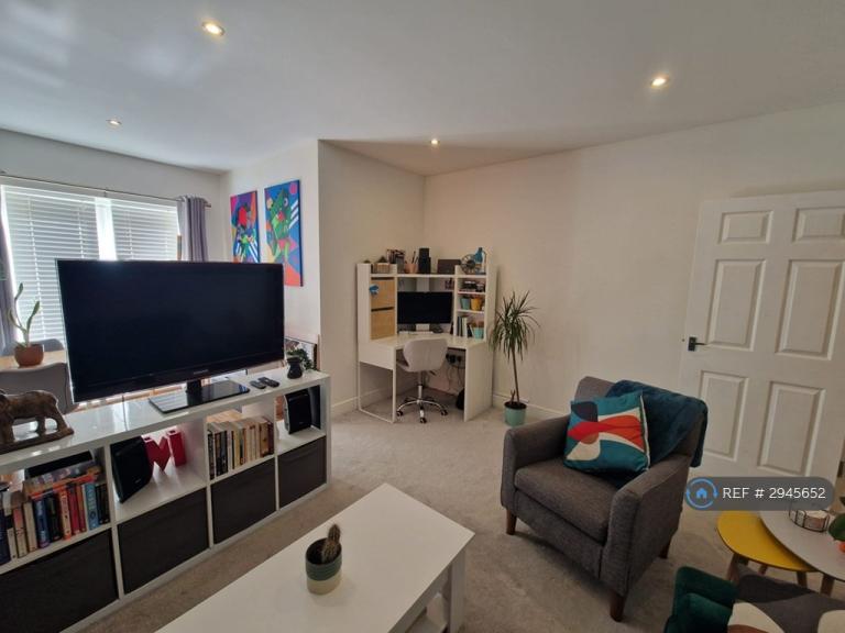 Flat Amersham Hill in High Wycombe