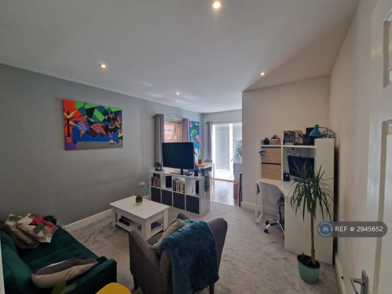 Flat Amersham Hill in High Wycombe