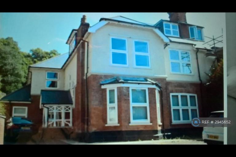Flat Amersham Hill in High Wycombe