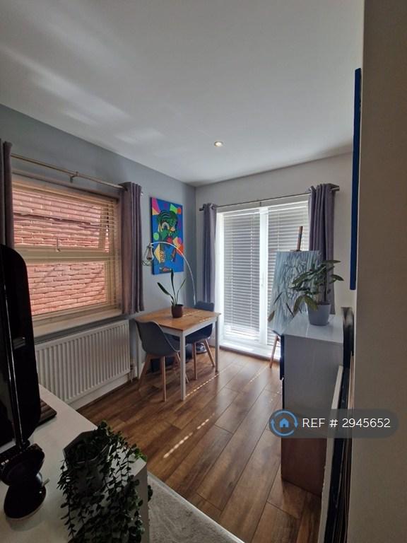 Flat Amersham Hill in High Wycombe