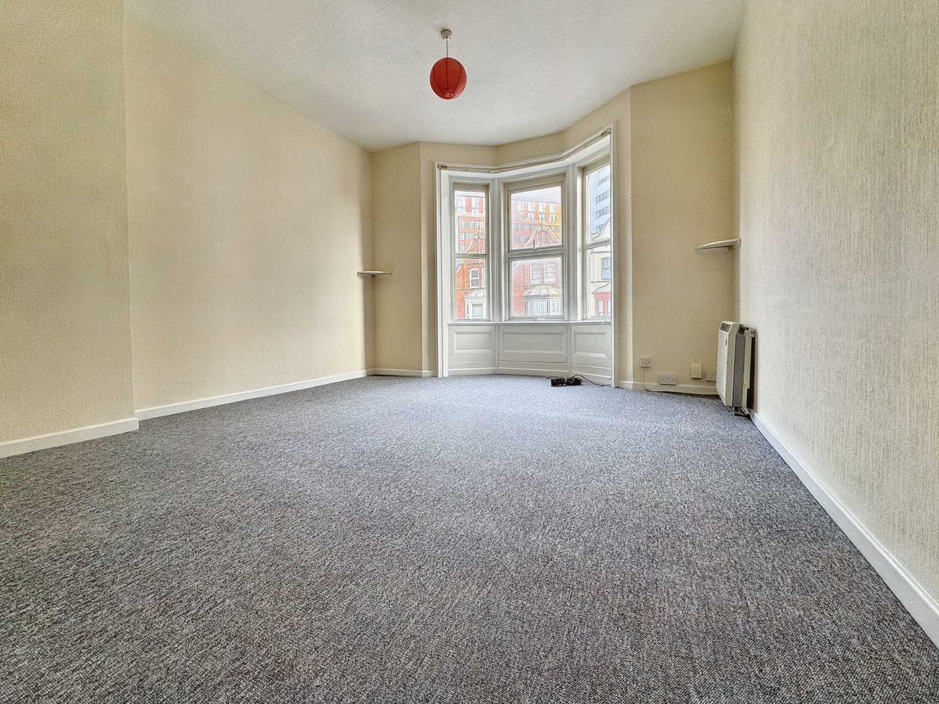 Flat Holdenhurst Road in Bournemouth