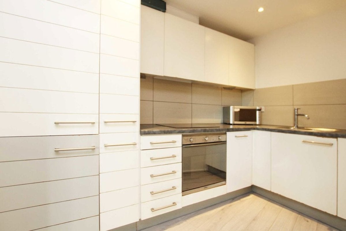 Flat Prestons Road in Greater London