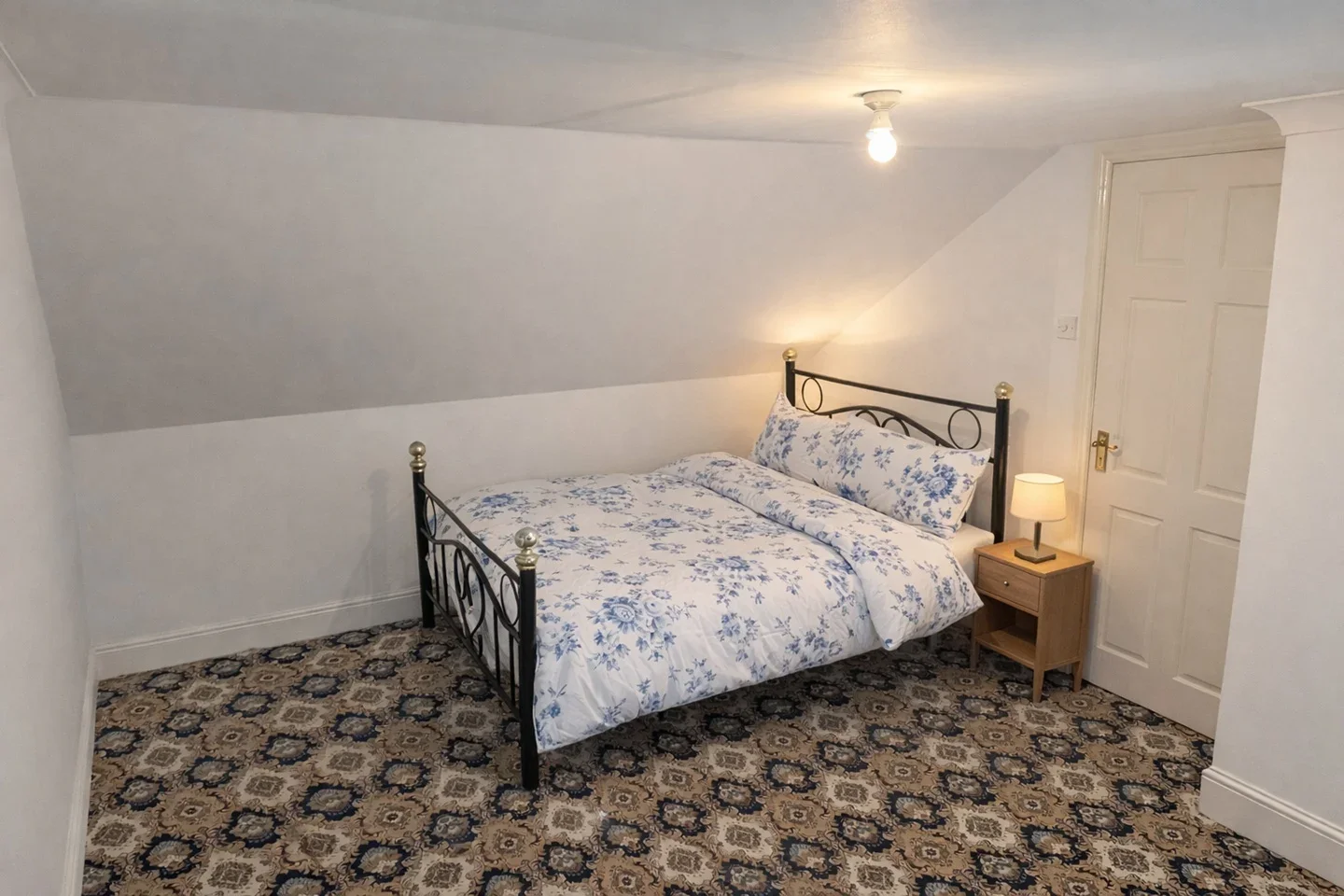 Room Byron Avenue in Greater London