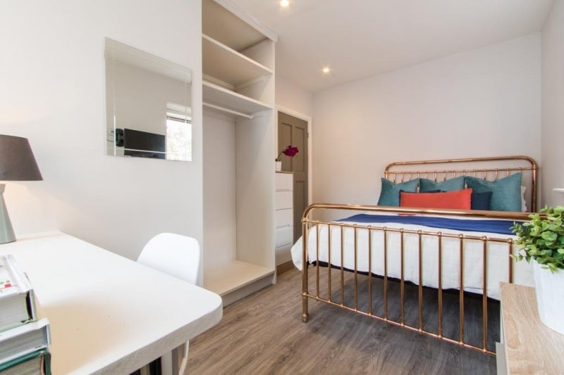 Flat Victoria Court Mews in Leeds