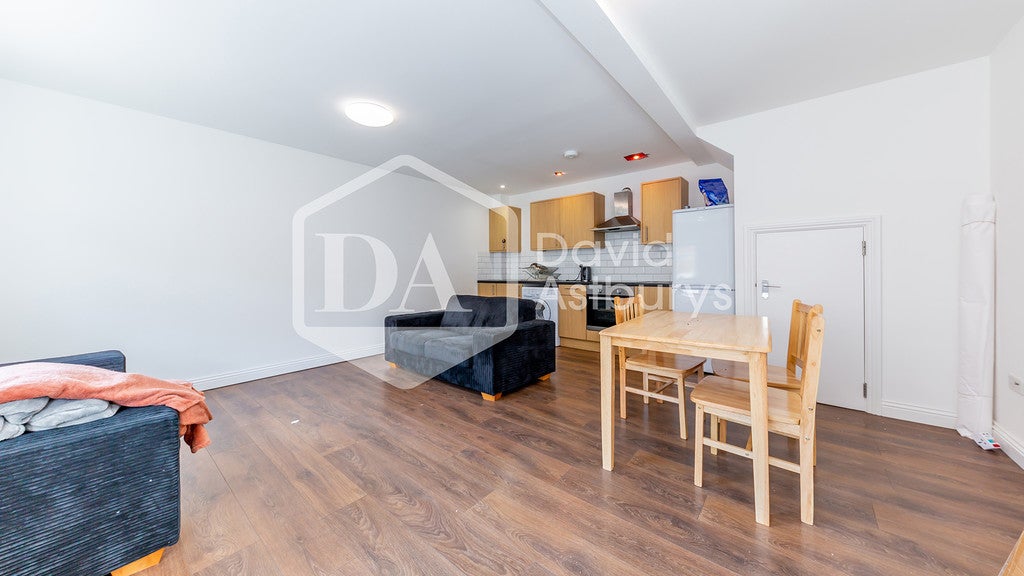 Flat Weston Park in Greater London