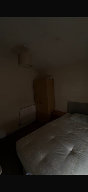 Room St Martin's Avenue in Greater London