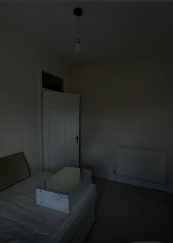 Room St Martin's Avenue in Greater London