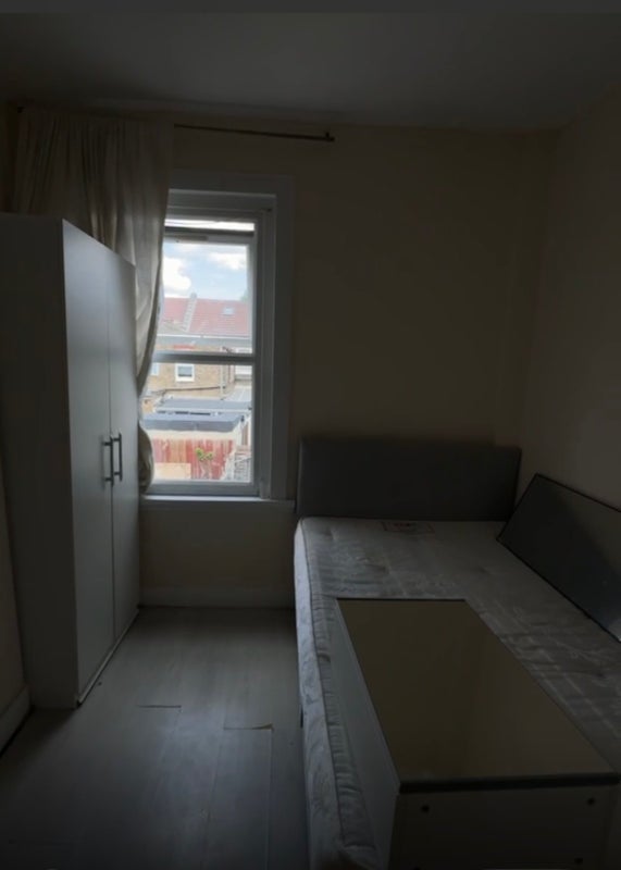 Room St Martin's Avenue in Greater London