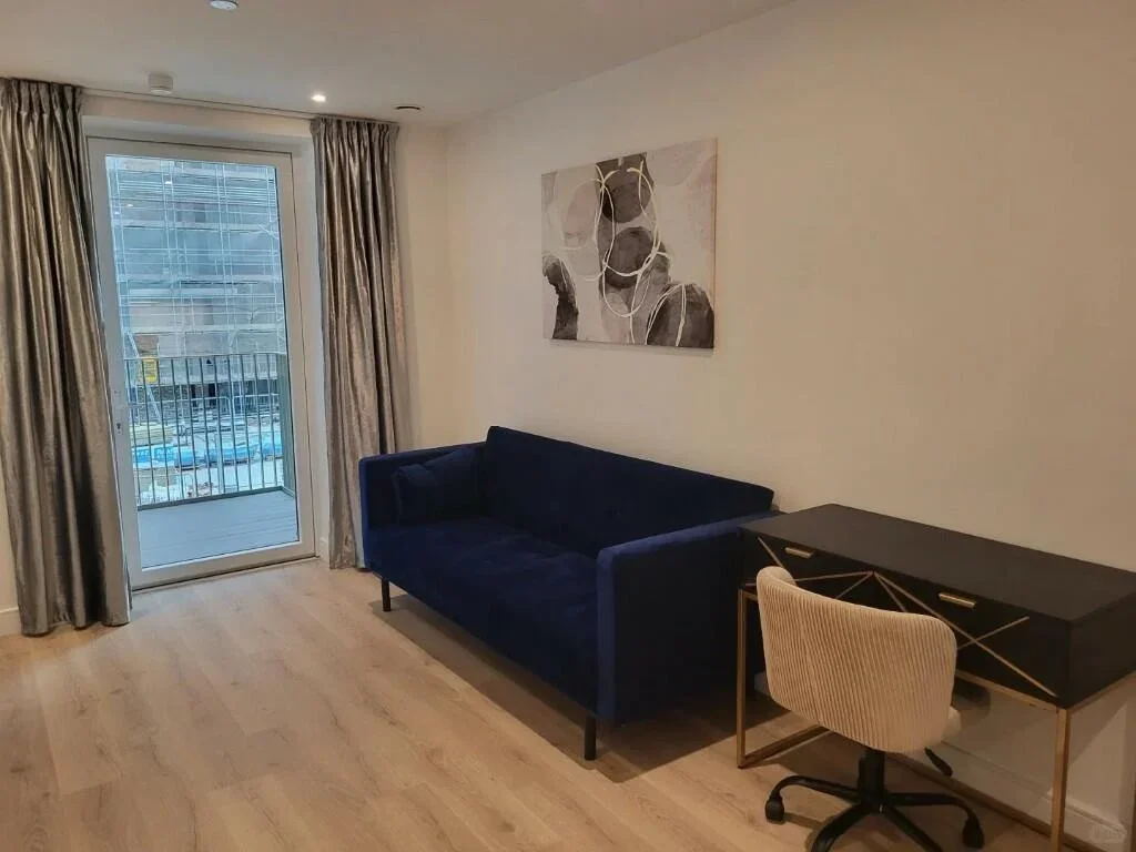 Flat Beresford Avenue in Greater London
