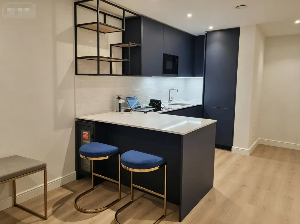 Flat Beresford Avenue in Greater London