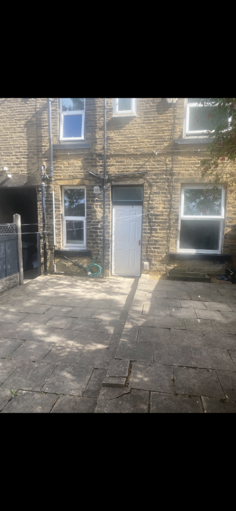 House Haycliffe Road in Bradford