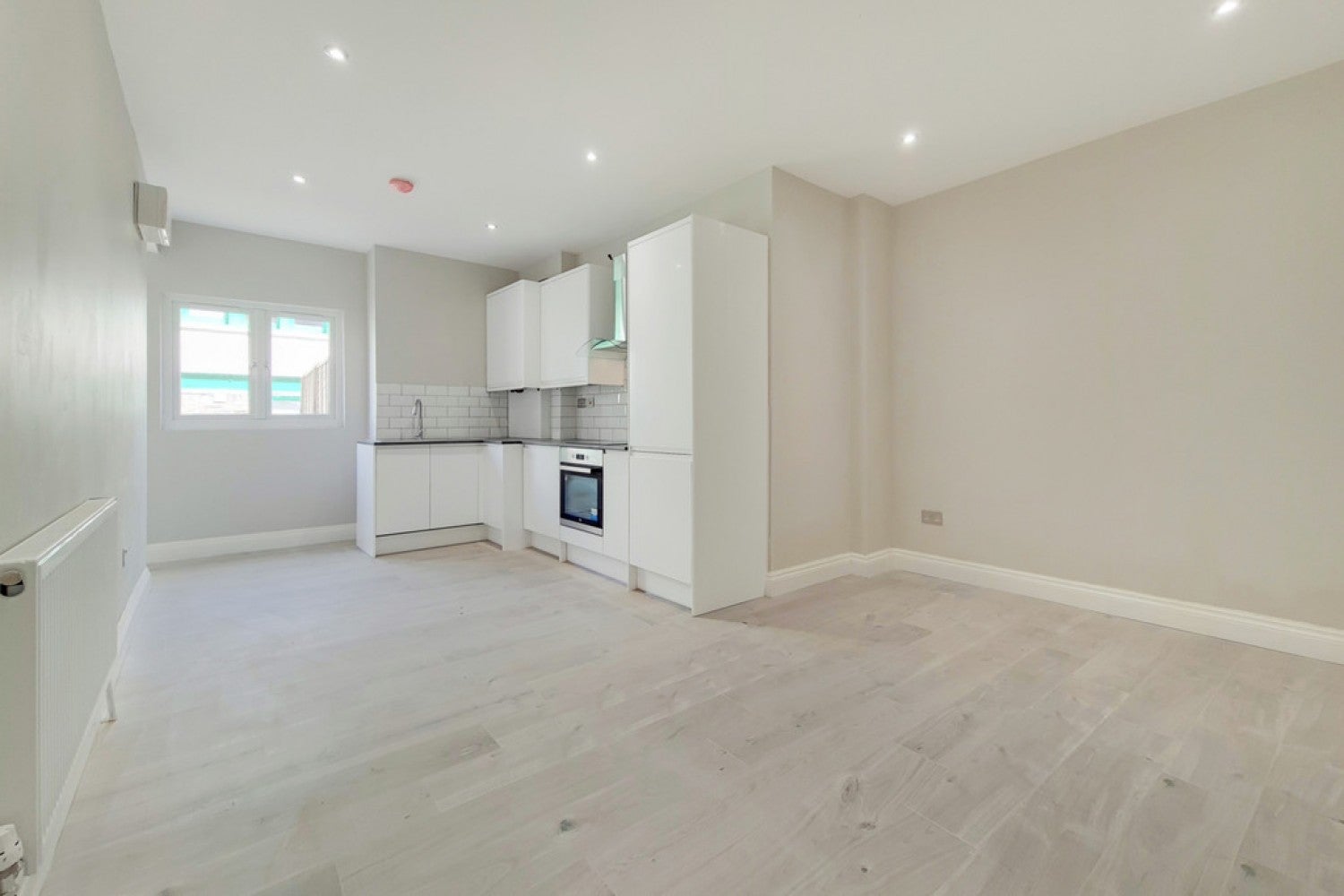 Flat Oaks Avenue in Greater London