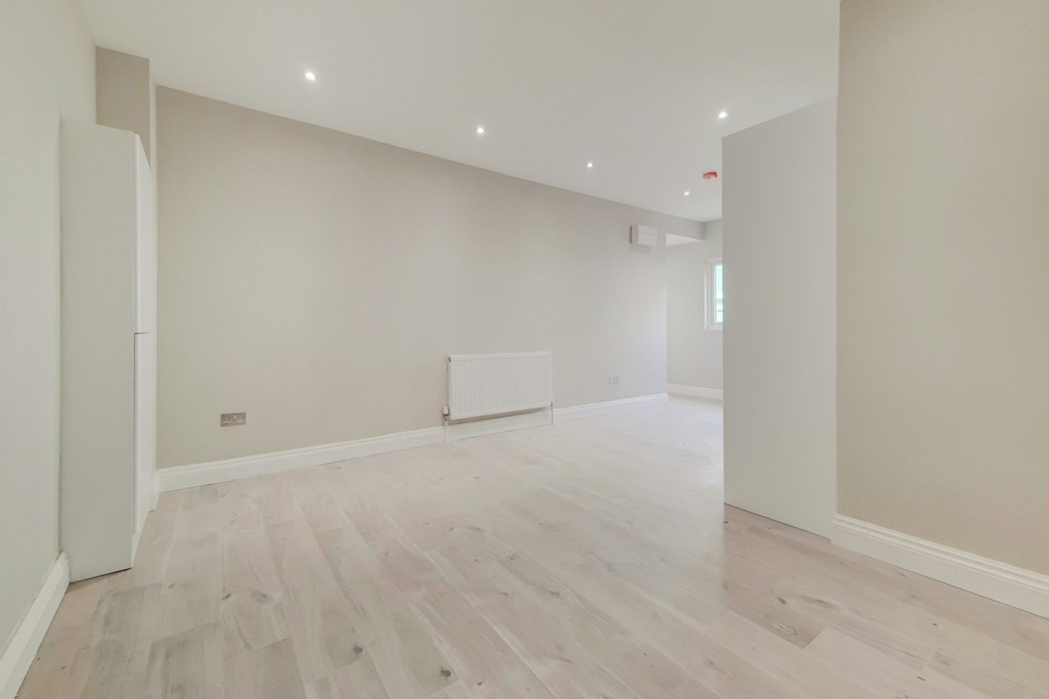 Flat Oaks Avenue in Greater London