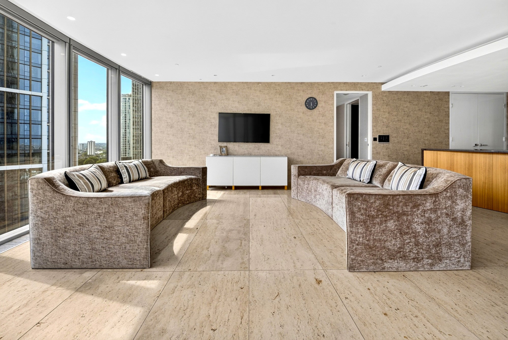 Flat Grosvenor Road in City of Westminster