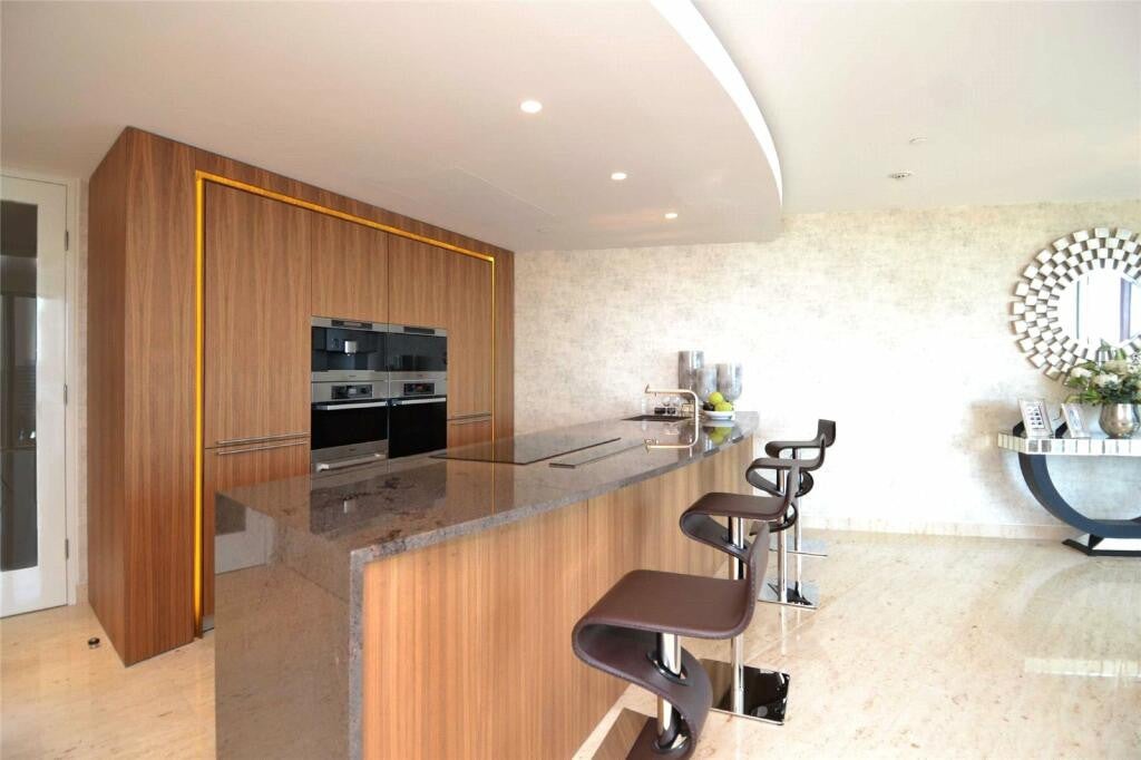 Flat Grosvenor Road in City of Westminster