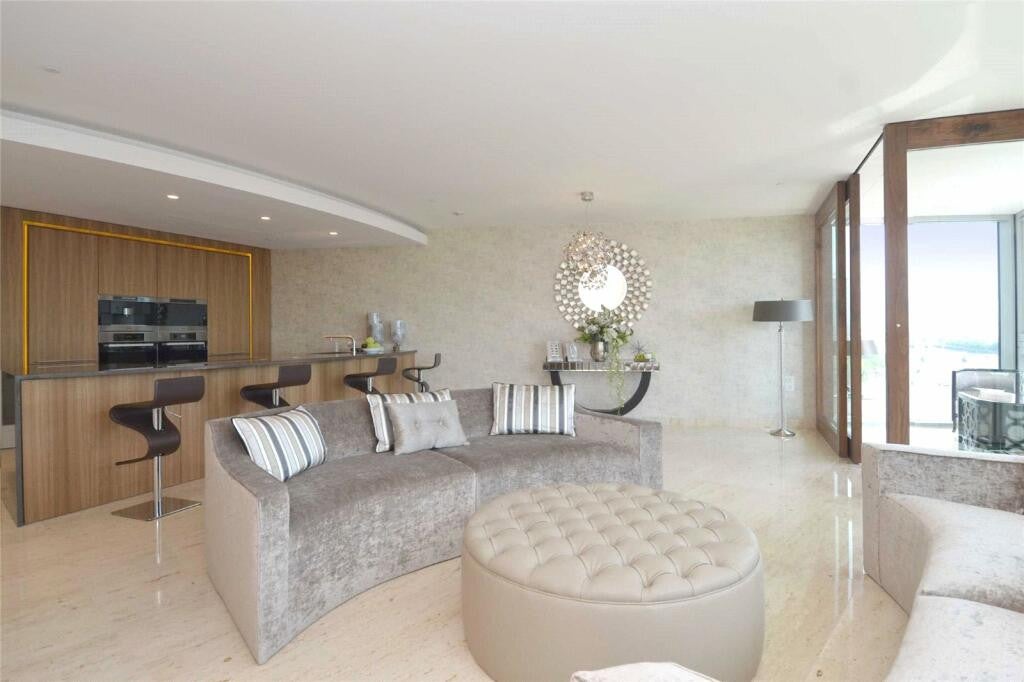 Flat Grosvenor Road in City of Westminster