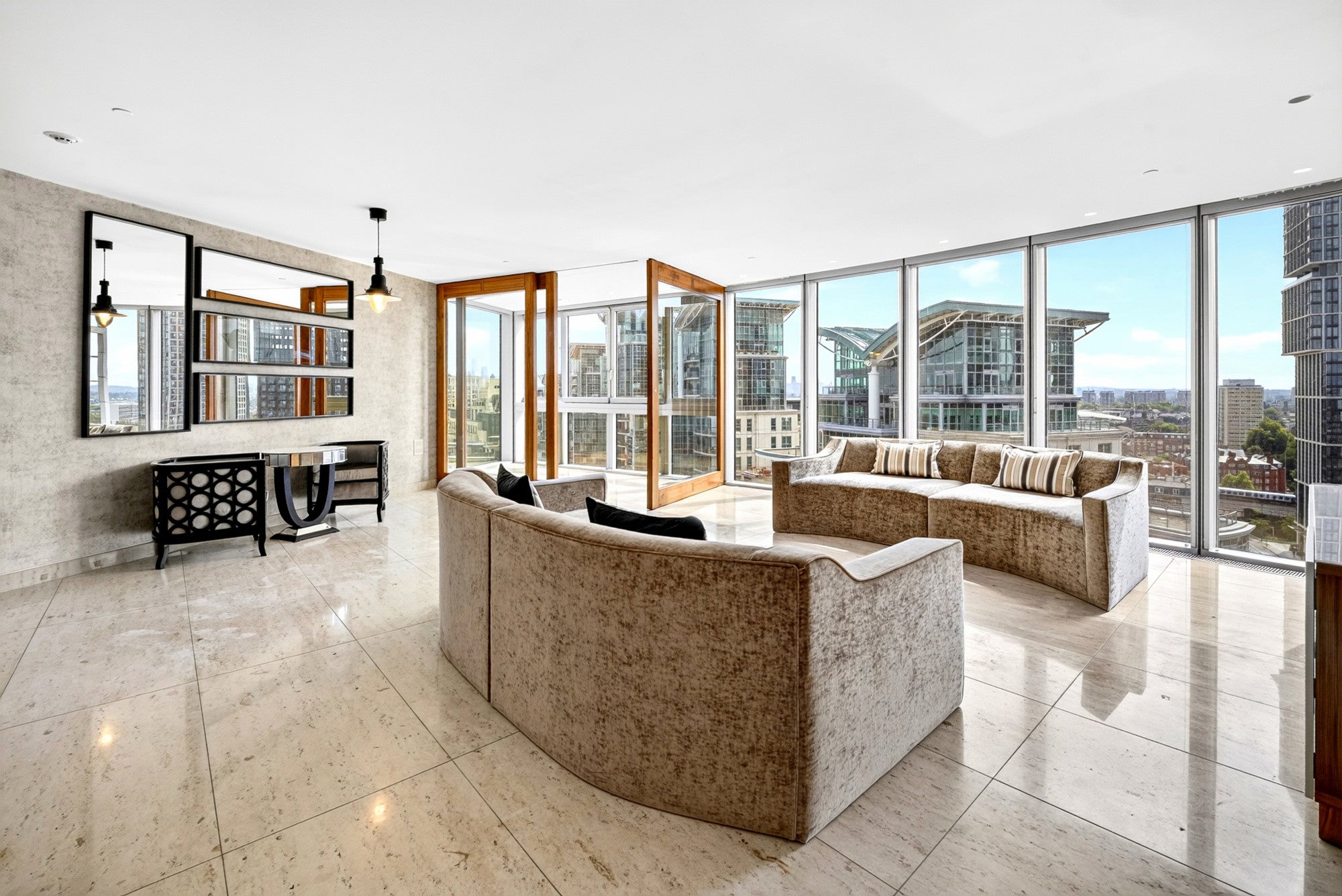 Flat Grosvenor Road in City of Westminster