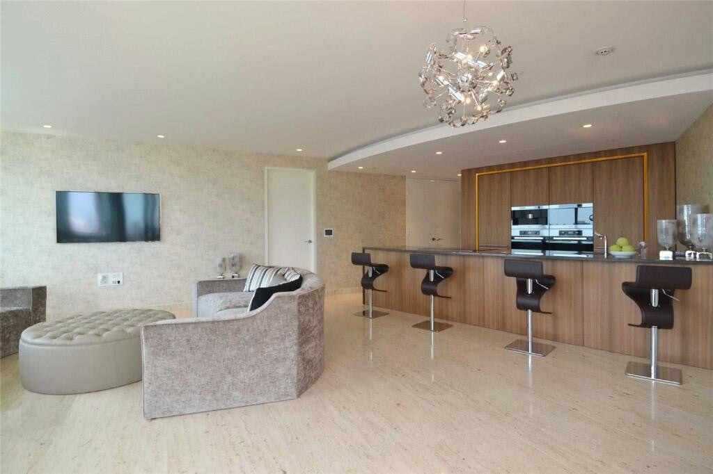 Flat Grosvenor Road in City of Westminster