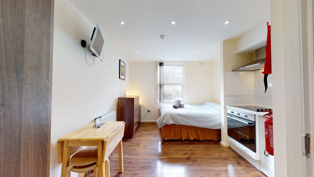 Flat Ashmore Road in City of Westminster