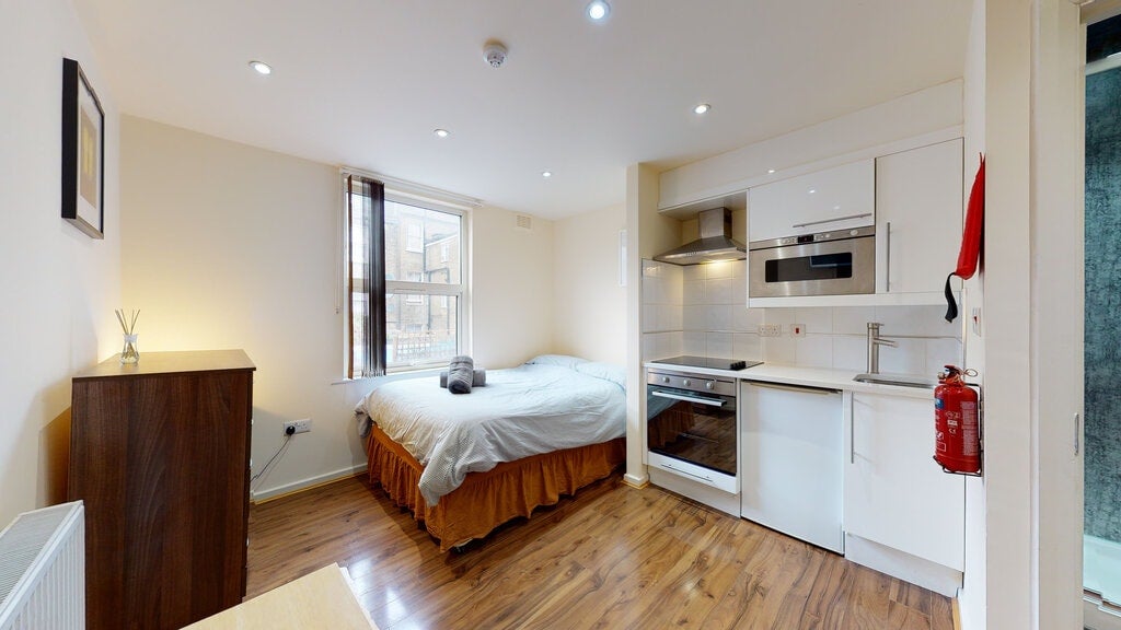 Flat Ashmore Road in City of Westminster
