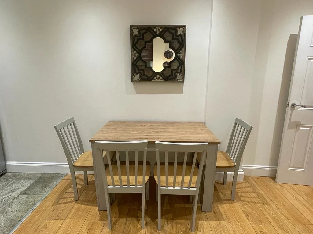 Flat Purley Road in Greater London