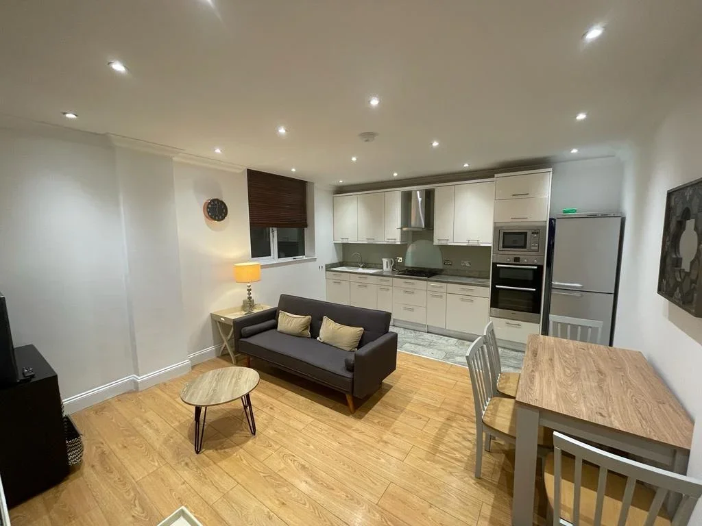 Flat Purley Road in Greater London