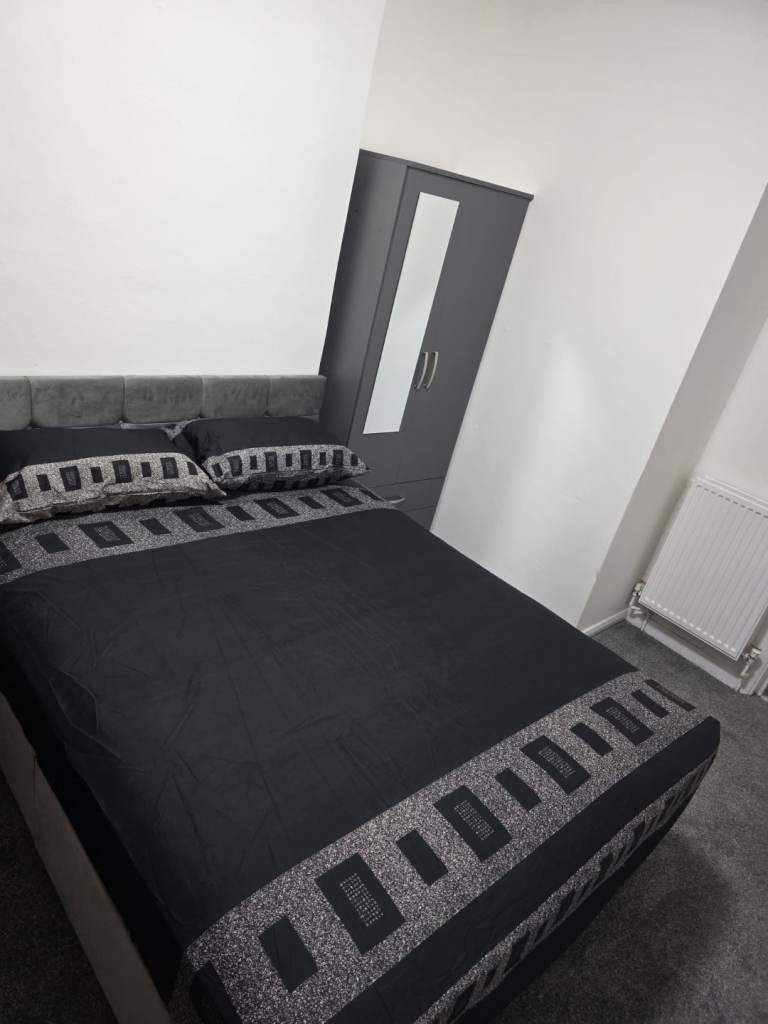 Room Romford Road in Greater London