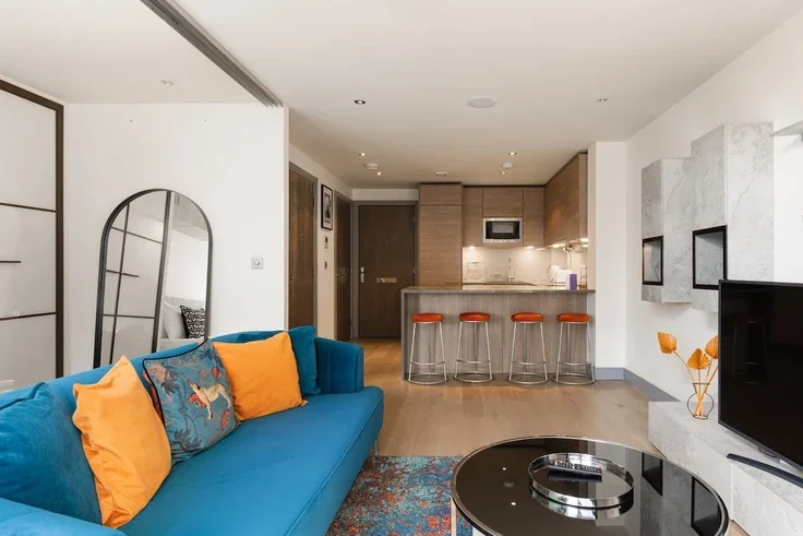 Flat Townmead Road in Greater London