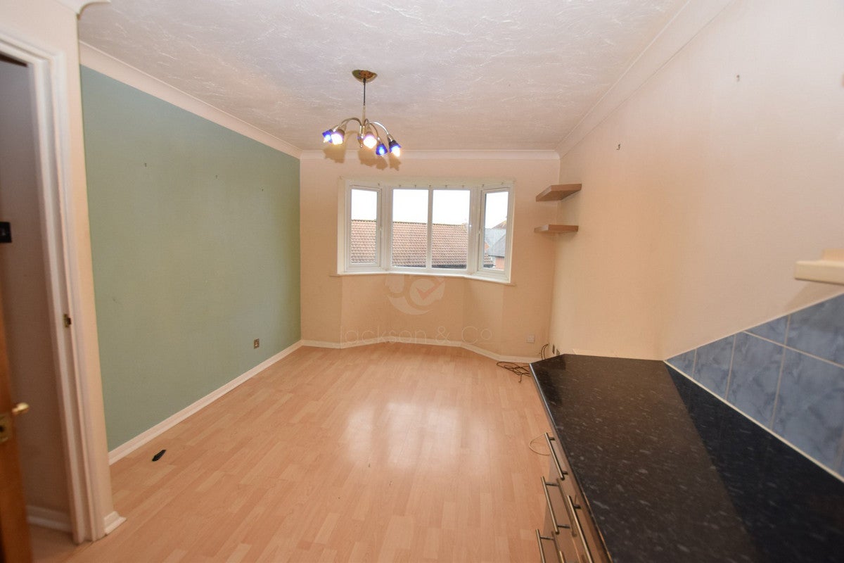 Flat Dale Close in Colchester