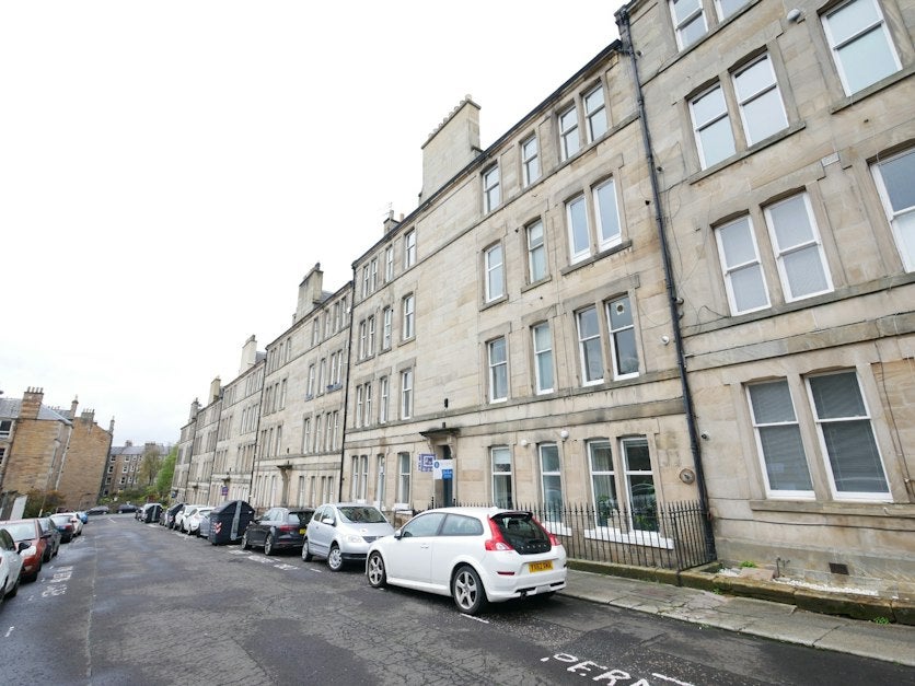 Flat Comely Bank Row in City of Edinburgh