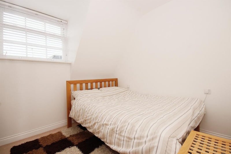 Flat John Cullis Gardens in Royal Leamington Spa
