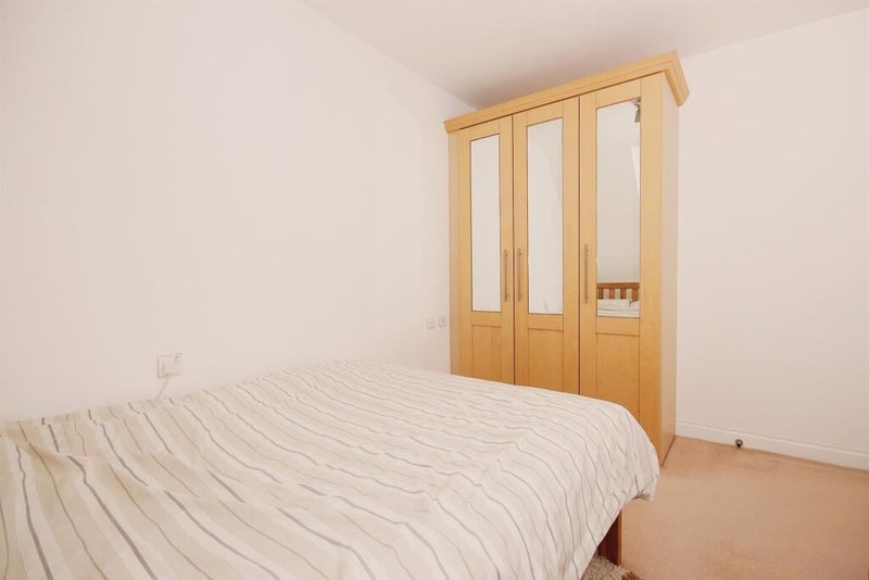 Flat John Cullis Gardens in Royal Leamington Spa