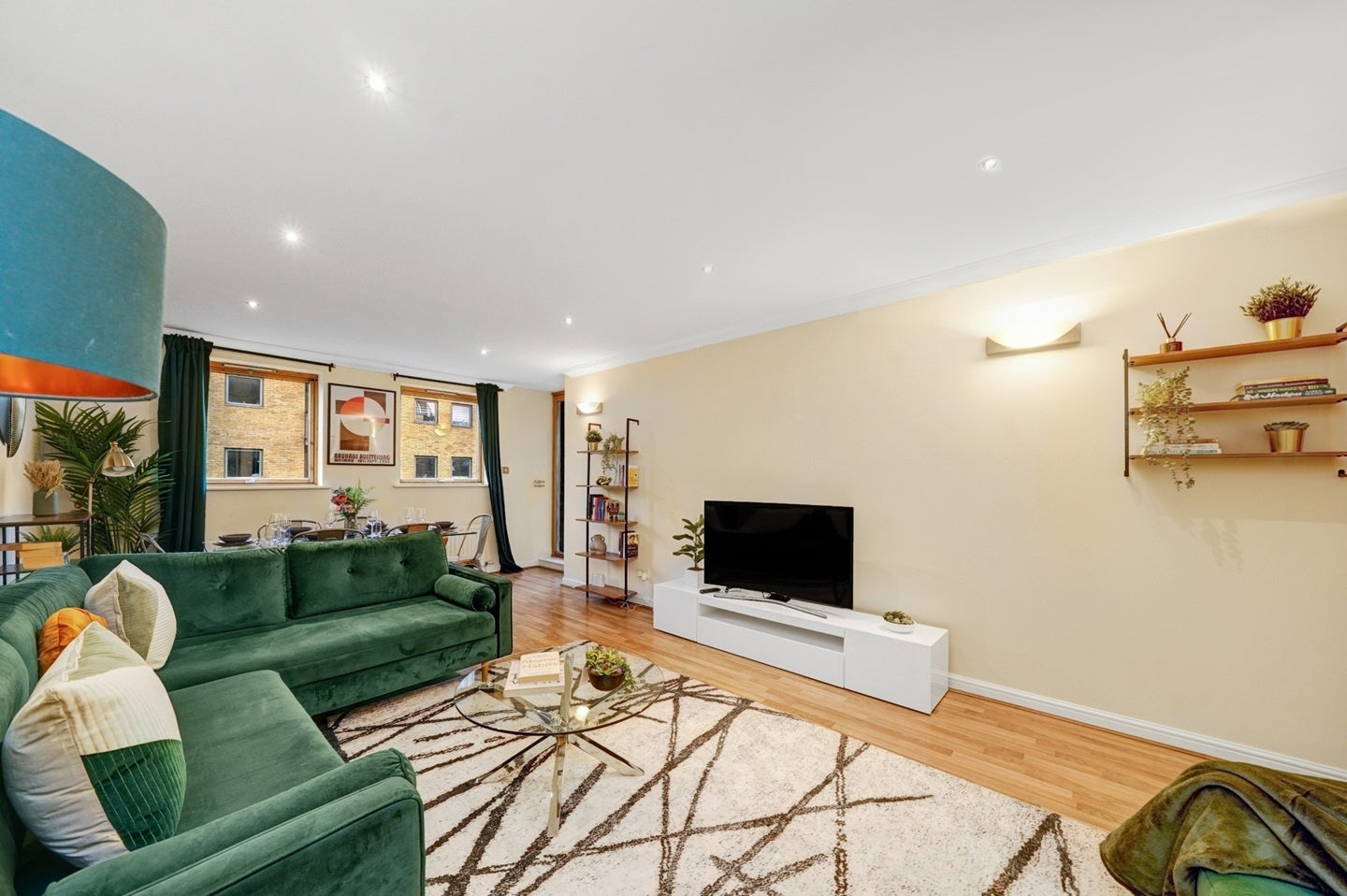 Flat Maritime Quay in Greater London