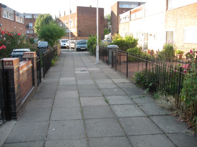 Room Aviary Close in Greater London