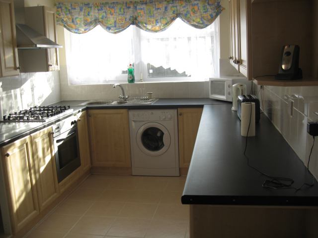 Room Aviary Close in Greater London