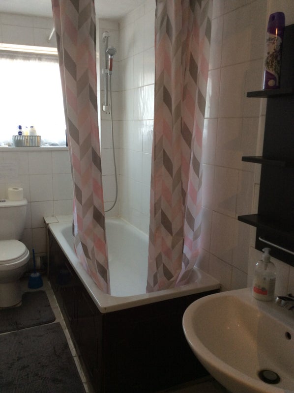 Room Aviary Close in Greater London