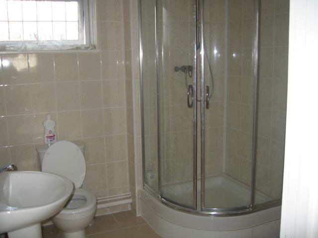 Room Aviary Close in Greater London