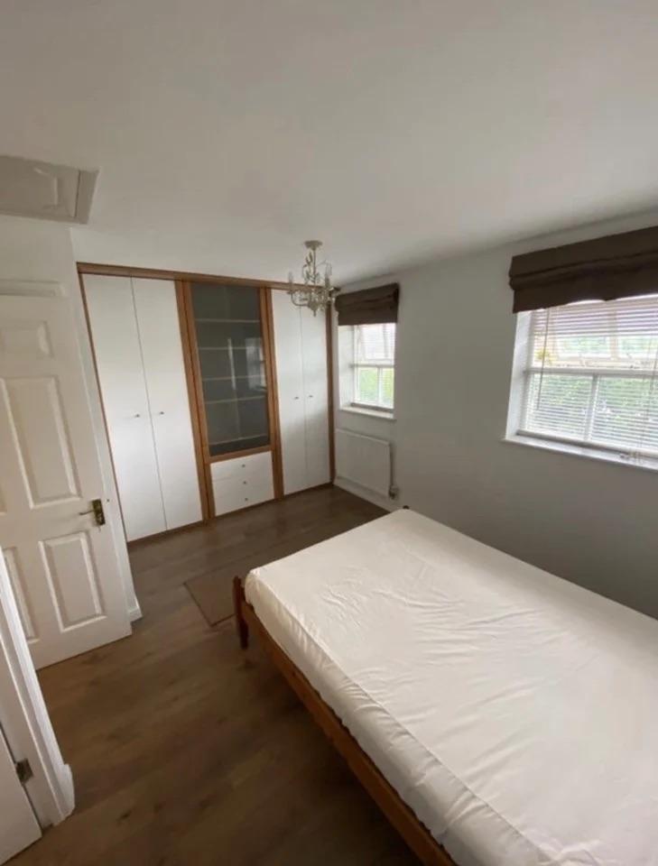 House Chamberlayne Avenue in Greater London